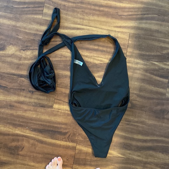 Shein One Piece - Picture 3 of 4